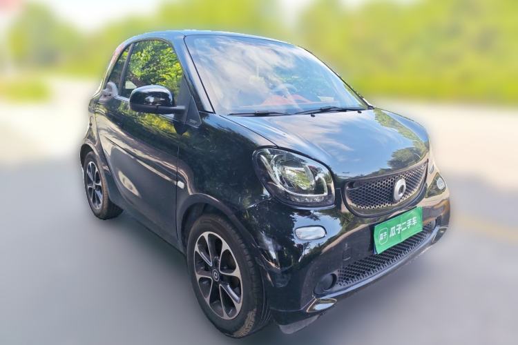 Used smart fortwo 2015 1.0L 52 kW Hardtop Passion Edition Front Right 45 Deg