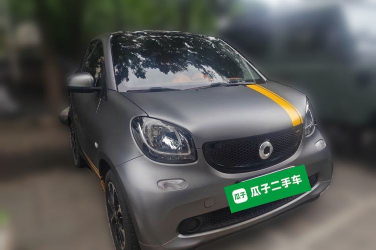 Used smart fortwo 2015 1.0L 52 kW Hardtop Passion Edition Front Right 45 Deg