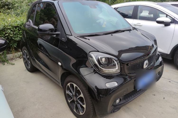 Used smart fortwo 2015 1.0L 52 kW Hardtop Passion Edition Front Right 45 Deg