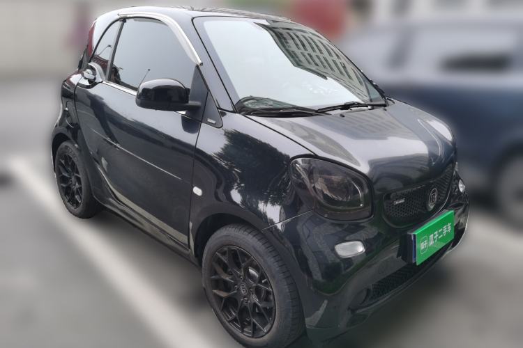 Used smart fortwo 2015 1.0L 52 kW Hardtop Passion Edition Front Right 45 Deg