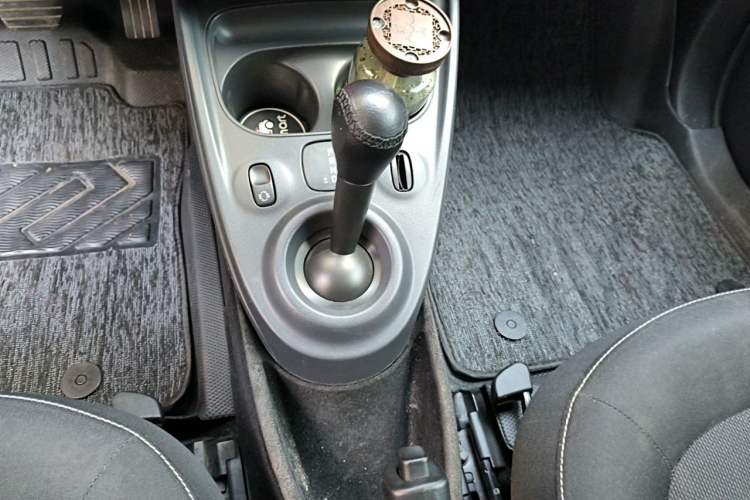 Used smart fortwo 2015 1.0L 52 kW Hardtop Passion Edition Gear Lever