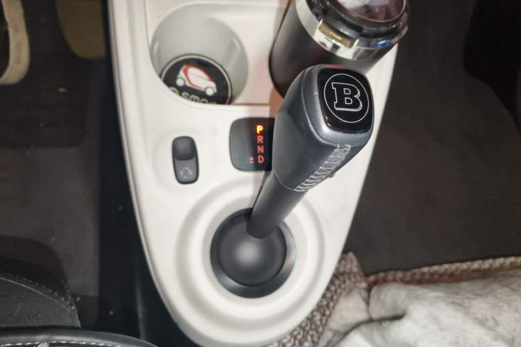 Used smart fortwo 2015 1.0L 52 kW Hardtop Passion Edition Gear Lever