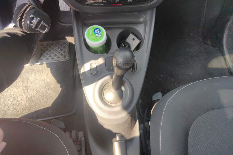 Used smart fortwo 2015 1.0L 52 kW Hardtop Passion Edition Gear Lever