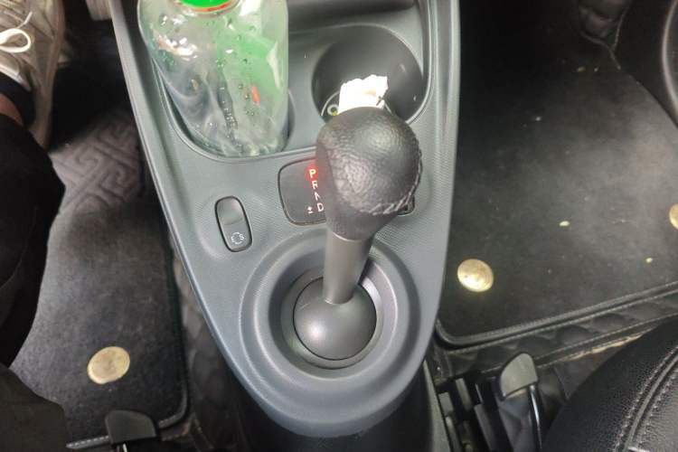 Used smart fortwo 2015 1.0L 52 kW Hardtop Passion Edition Gear Lever
