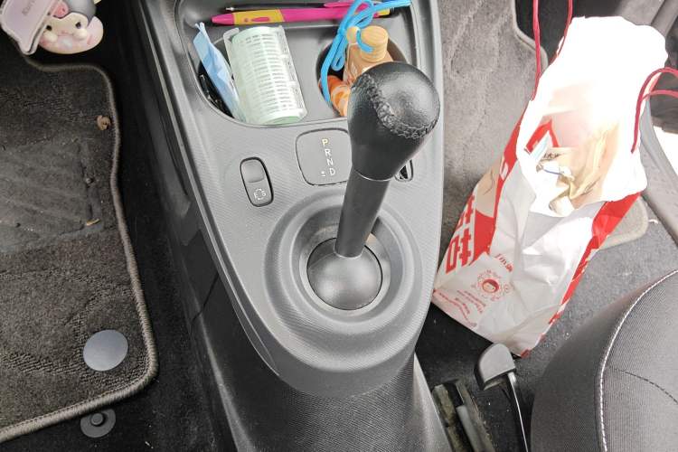 Used smart fortwo 2015 1.0L 52 kW Hardtop Passion Edition Gear Lever