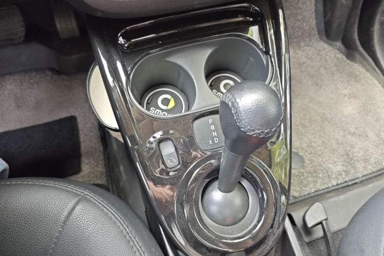Used smart fortwo 2015 1.0L 52 kW Hardtop Passion Edition Gear Lever