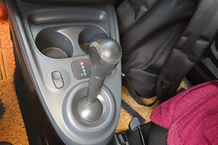 Used smart fortwo 2015 1.0L 52 kW Hardtop Passion Edition Gear Lever
