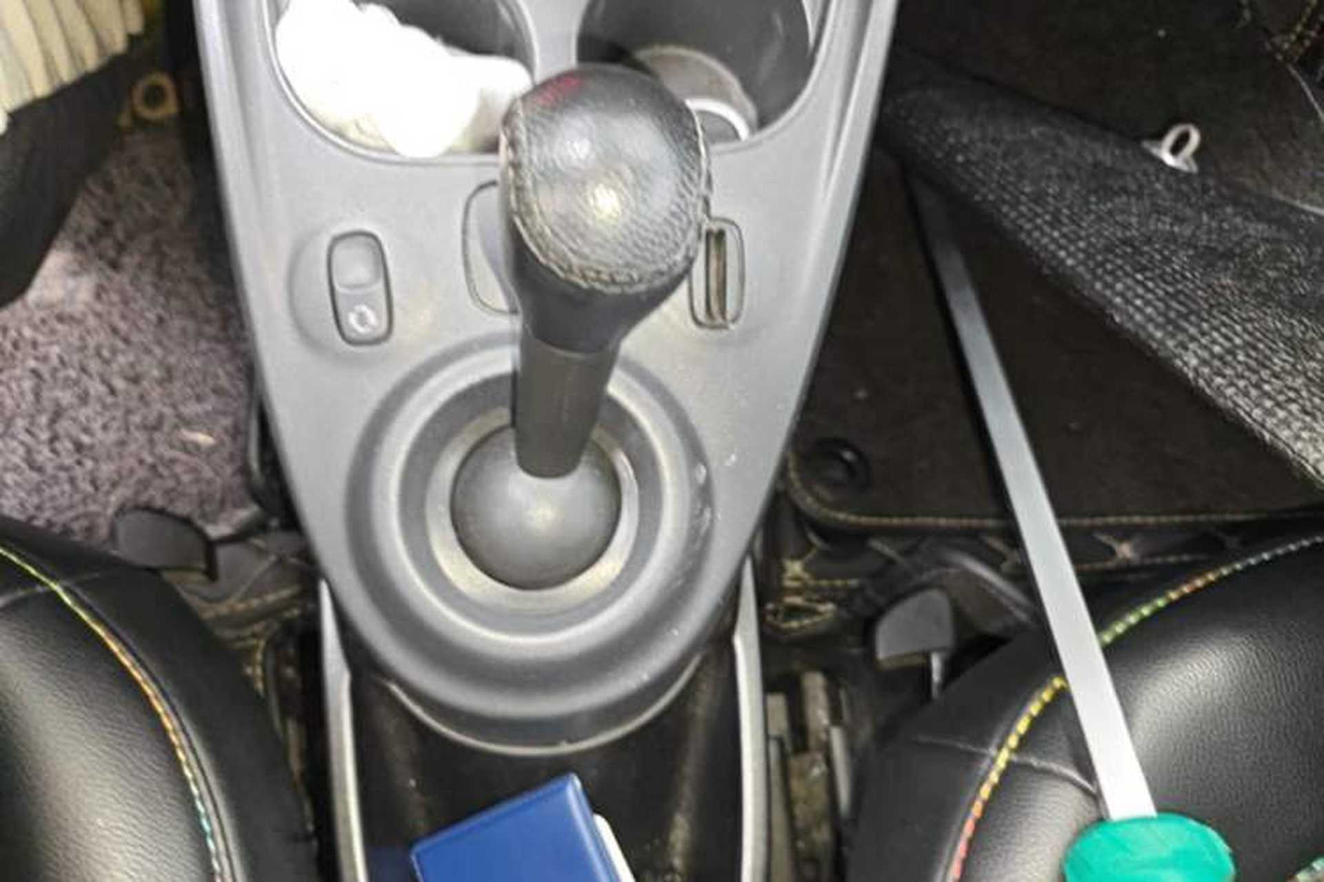 Used smart fortwo 2015 1.0L 52 kW hardtop Dynamic version Gear Lever