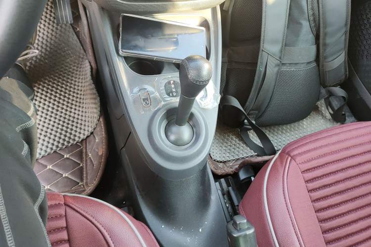 Used smart fortwo 2015 1.0L 52 kW hardtop Dynamic version Gear Lever