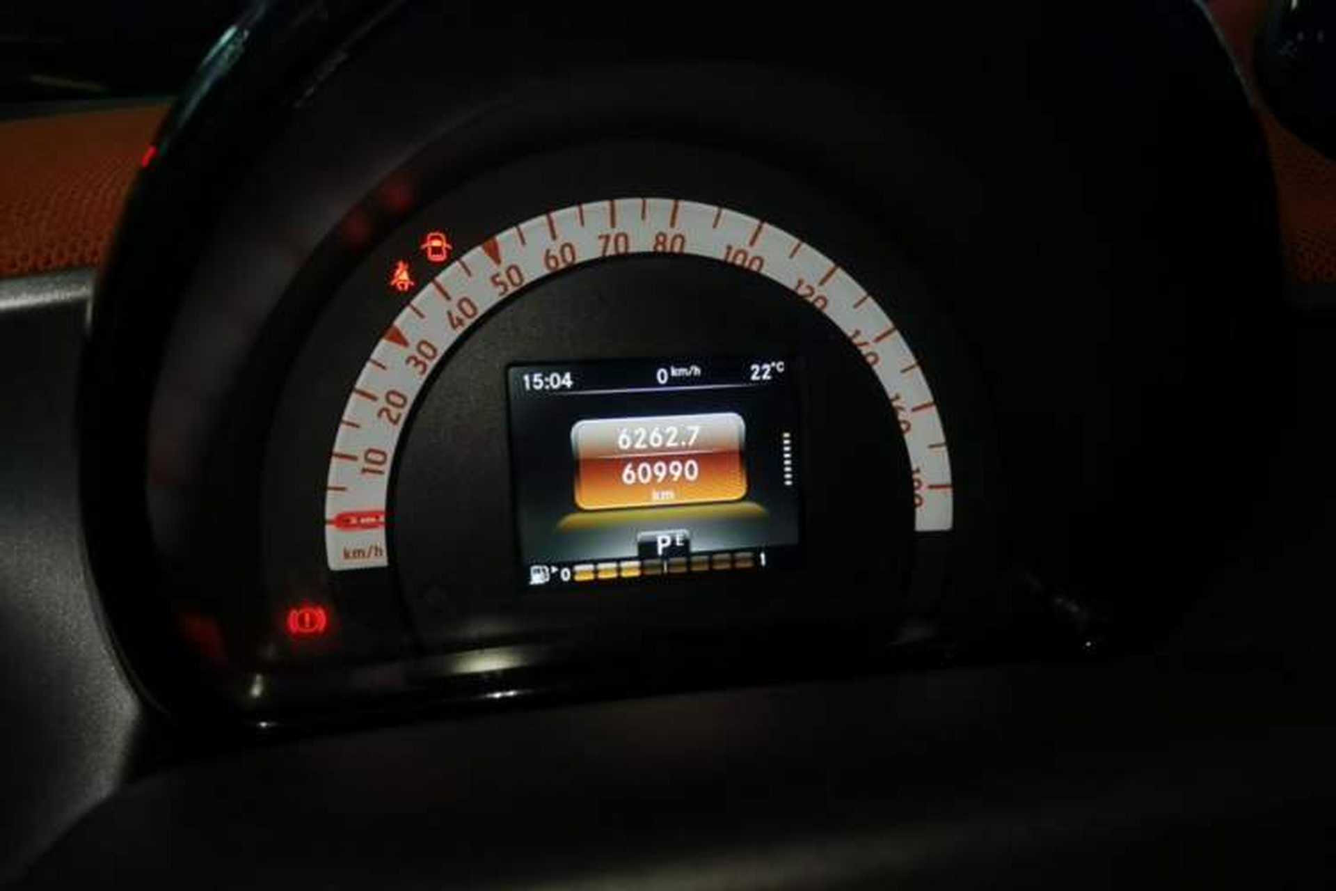 Used smart fortwo 2015 1.0L 52 kW Hardtop Passion Edition Instrument Cluster