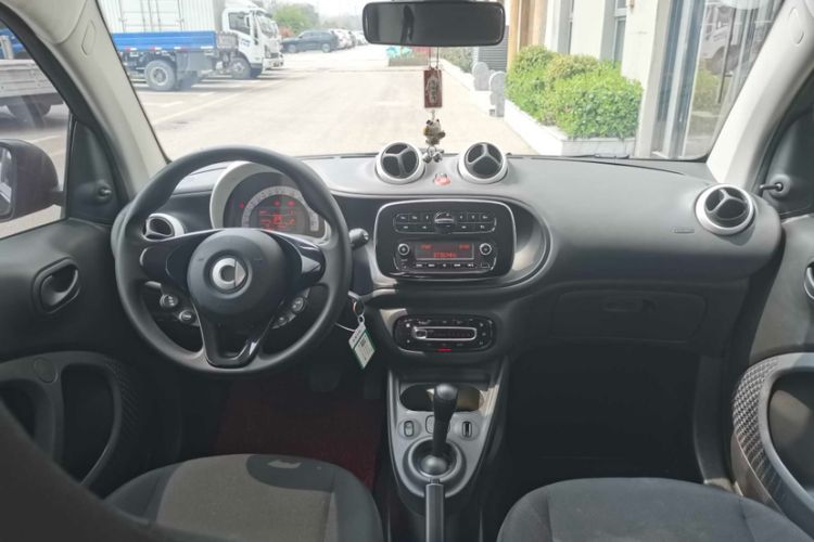 Used smart fortwo 2015 1.0L 52 kW hardtop Dynamic version Interior 1