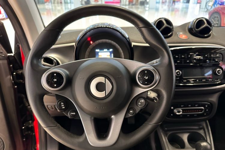 Used smart fortwo 2015 1.0L 52 kW Hardtop Passion Edition Interior 2