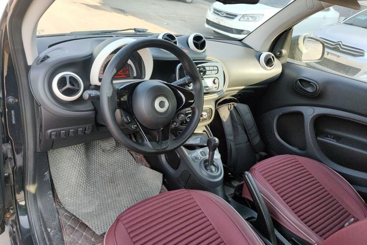 Used smart fortwo 2015 1.0L 52 kW hardtop Dynamic version Interior 2