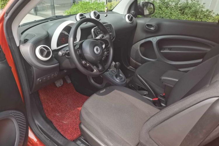 Used smart fortwo 2015 1.0L 52 kW hardtop Dynamic version Interior 3