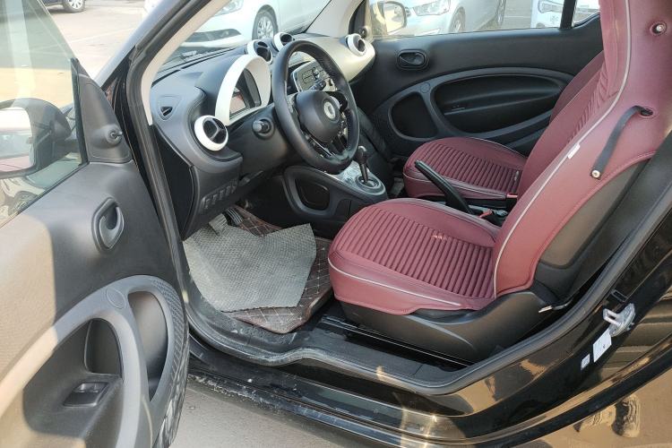 Used smart fortwo 2015 1.0L 52 kW hardtop Dynamic version Interior 3