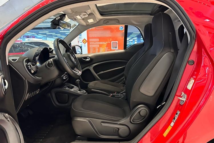 Used smart fortwo 2015 1.0L 52 kW Hardtop Passion Edition Interior 4