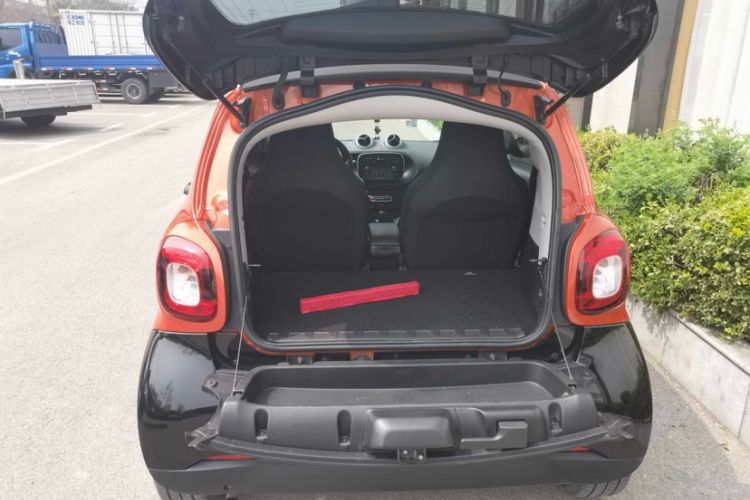 Used smart fortwo 2015 1.0L 52 kW hardtop Dynamic version Interior 4