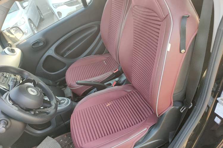 Used smart fortwo 2015 1.0L 52 kW hardtop Dynamic version Interior 4