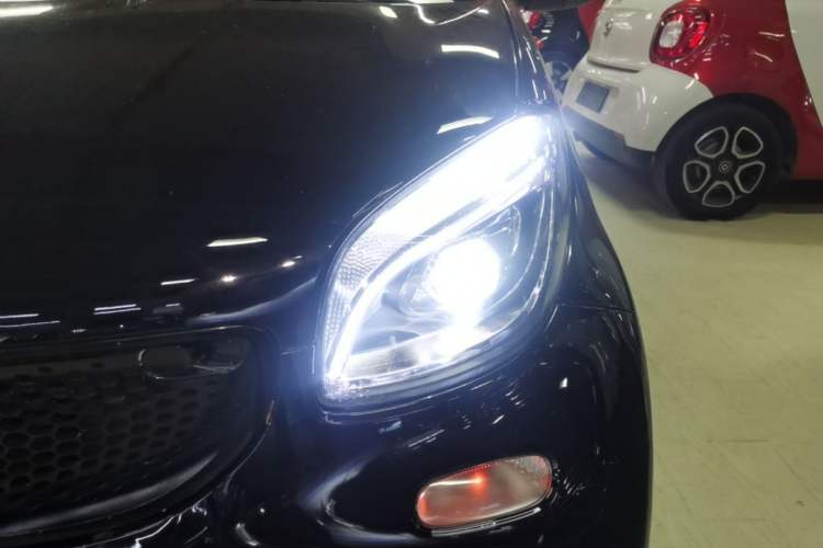 Used smart fortwo 2015 1.0L 52 kW Hardtop Passion Edition Left Front Headlight