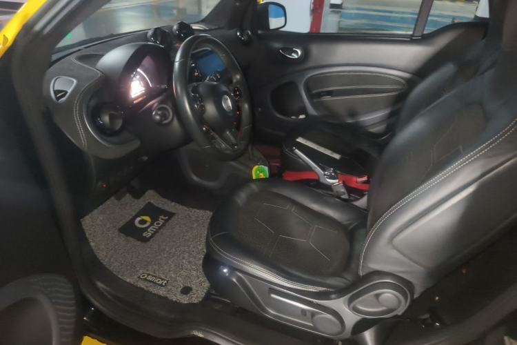 Used smart fortwo 2015 1.0L 52 kW Hardtop Passion Edition Left Front Seat
