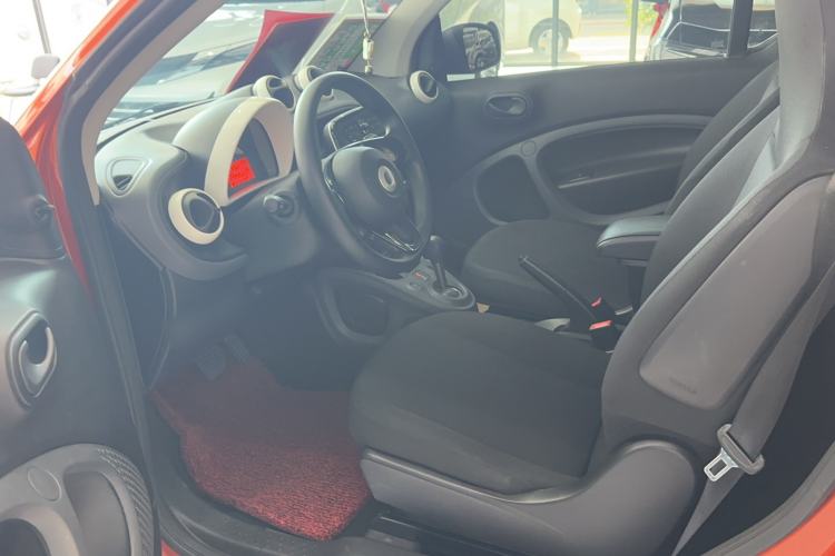 Used smart fortwo 2015 1.0L 52 kW hardtop Dynamic version Left Front Seat