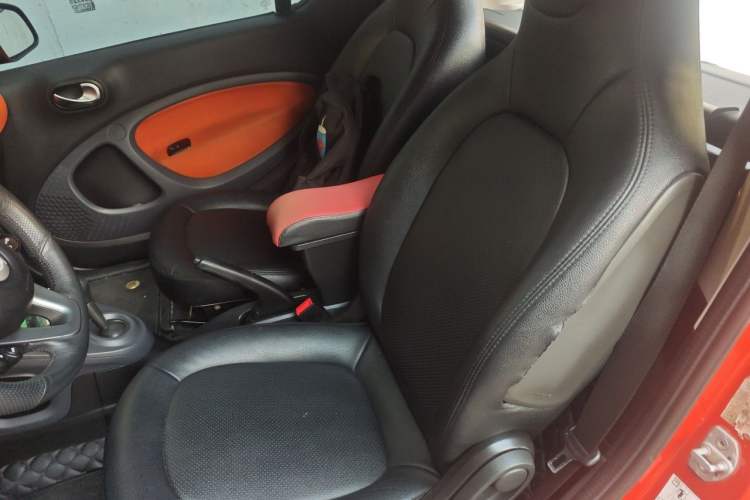 Used smart fortwo 2015 1.0L 52 kW Hardtop Passion Edition Left Front Seat
