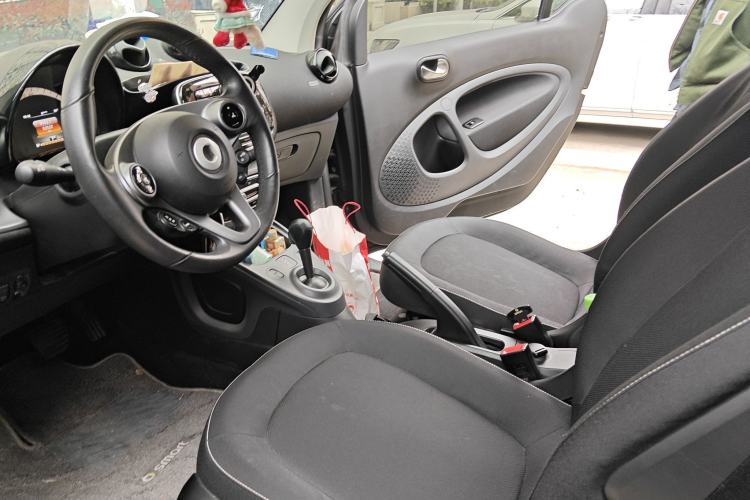 Used smart fortwo 2015 1.0L 52 kW Hardtop Passion Edition Left Front Seat