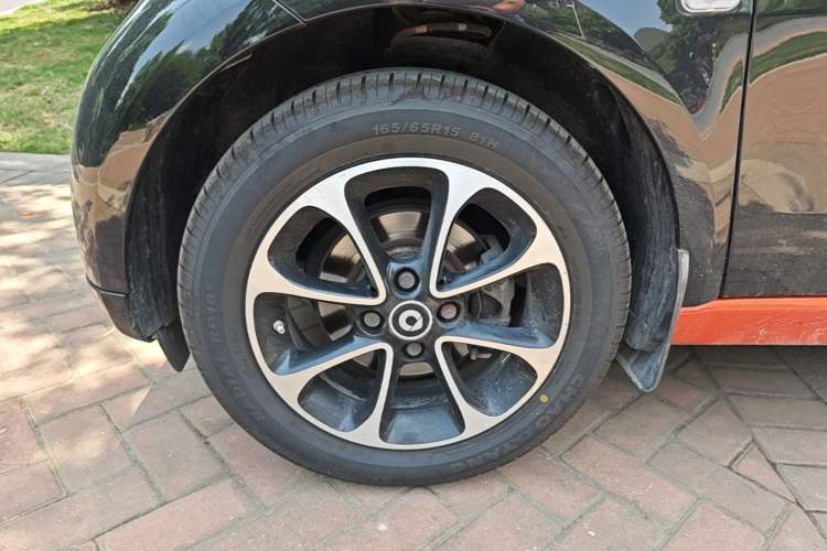 Used smart fortwo 2015 1.0L 52 kW Hardtop Passion Edition Left Front Wheel Hub