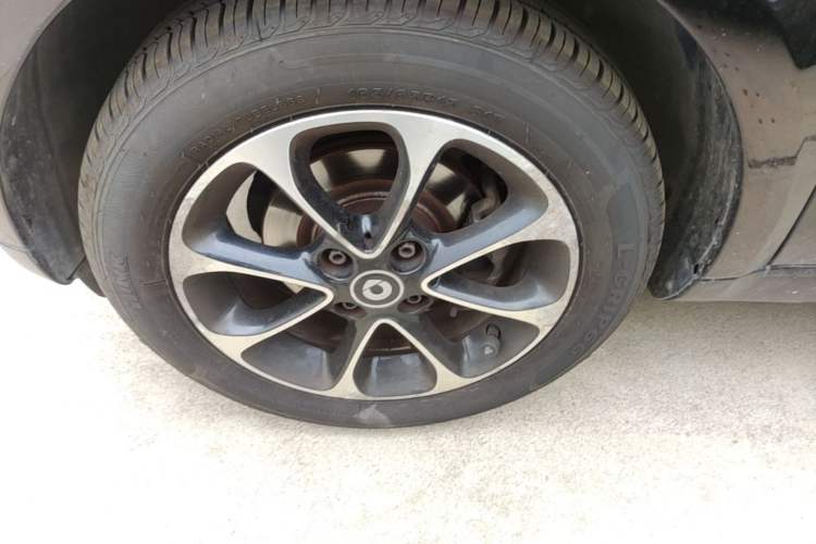 Used smart fortwo 2015 1.0L 52 kW Hardtop Passion Edition Left Front Wheel Hub