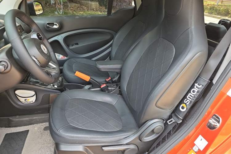 Used smart fortwo 2015 1.0L 52 kW Hardtop Passion Edition Left Rear Seat