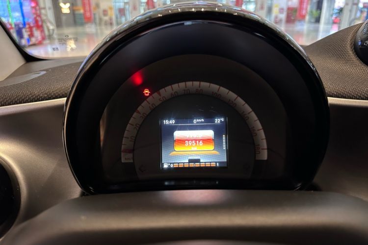 Used smart fortwo 2015 1.0L 52 kW Hardtop Passion Edition Odometer Close Up