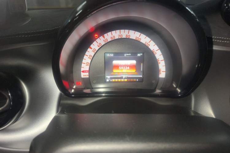 Used smart fortwo 2015 1.0L 52 kW Hardtop Passion Edition Odometer Close Up