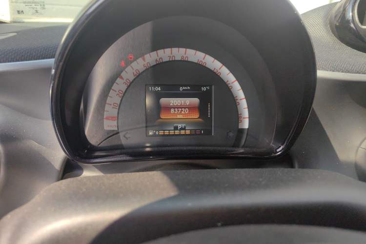 Used smart fortwo 2015 1.0L 52 kW Hardtop Passion Edition Odometer Close Up