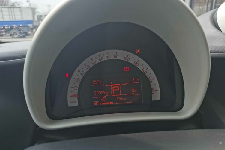 Used smart fortwo 2015 1.0L 52 kW hardtop Dynamic version Odometer Close Up
