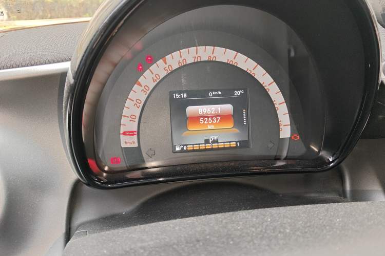 Used smart fortwo 2015 1.0L 52 kW Hardtop Passion Edition Odometer Close Up