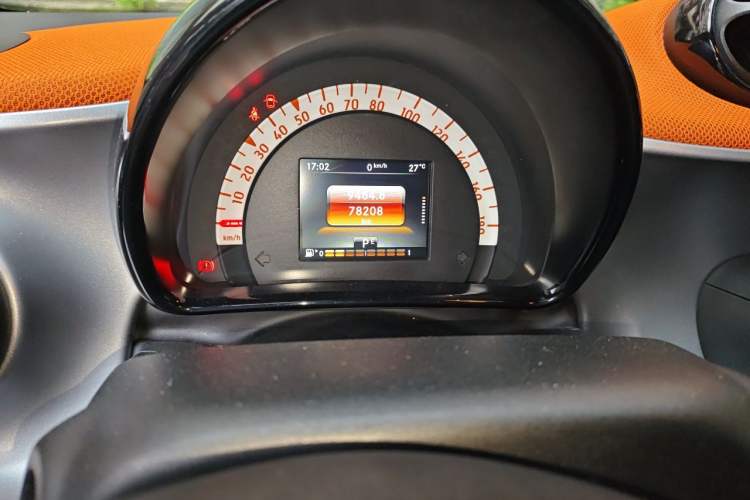 Used smart fortwo 2015 1.0L 52 kW Hardtop Passion Edition Odometer Close Up