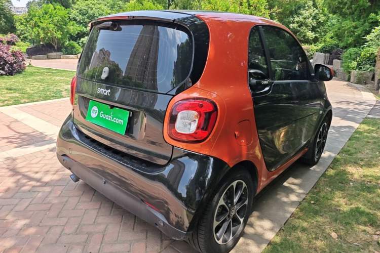 Used smart fortwo 2015 1.0L 52 kW Hardtop Passion Edition Rear Right 45 Deg