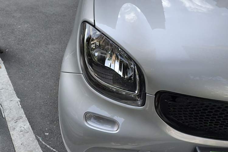 Used smart fortwo 2015 1.0L 52 kW Hardtop Passion Edition Right Front Headlight