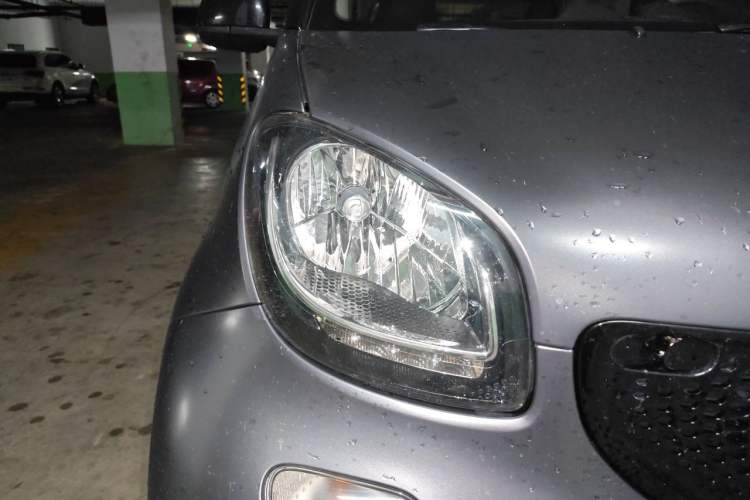 Used smart fortwo 2015 1.0L 52 kW Hardtop Passion Edition Right Front Headlight