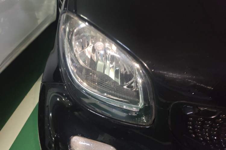 Used smart fortwo 2015 1.0L 52 kW hardtop Dynamic version Right Front Headlight