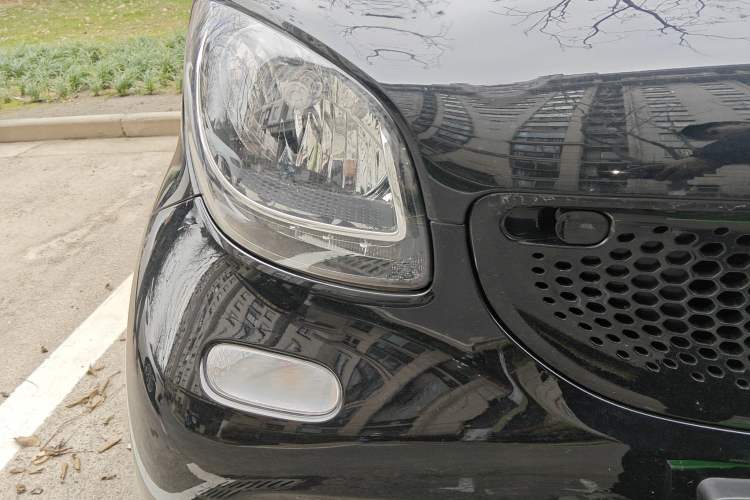 Used smart fortwo 2015 1.0L 52 kW Hardtop Passion Edition Right Front Headlight