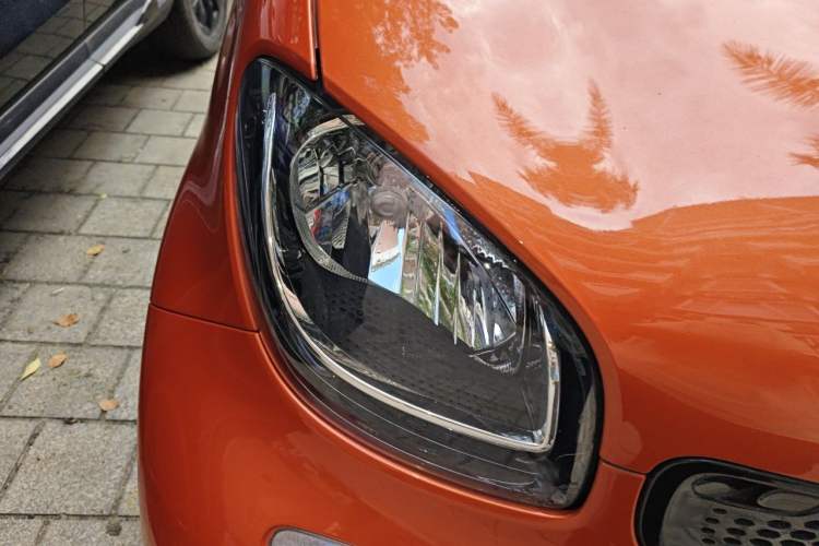 Used smart fortwo 2015 1.0L 52 kW Hardtop Passion Edition Right Front Headlight