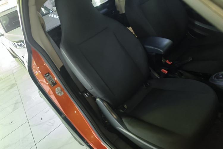 Used smart fortwo 2015 1.0L 52 kW hardtop Dynamic version Right Front Seat