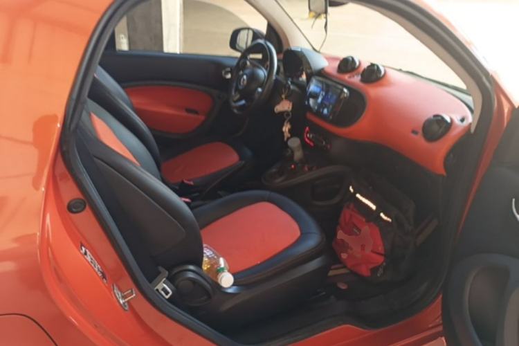 Used smart fortwo 2015 1.0L 52 kW Hardtop Passion Edition Right Front Seat