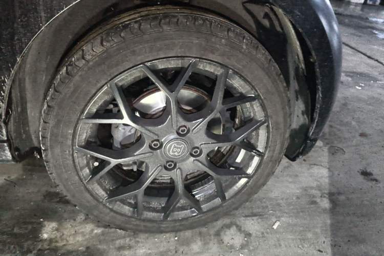Used smart fortwo 2015 1.0L 52 kW Hardtop Passion Edition Right Front Wheel Hub