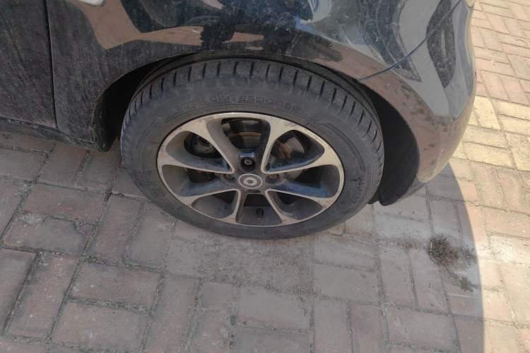 Used smart fortwo 2015 1.0L 52 kW Hardtop Passion Edition Right Front Wheel Hub