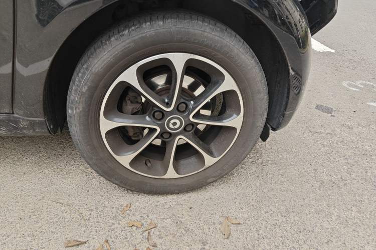 Used smart fortwo 2015 1.0L 52 kW Hardtop Passion Edition Right Front Wheel Hub