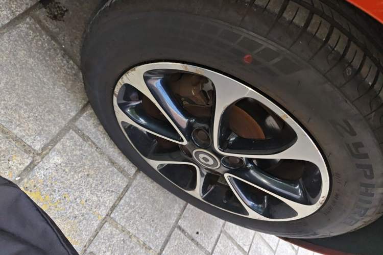 Used smart fortwo 2015 1.0L 52 kW Hardtop Passion Edition Right Front Wheel Hub