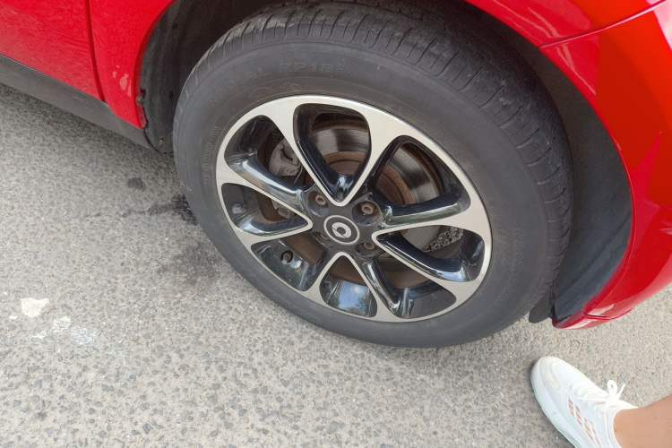 Used smart fortwo 2015 1.0L 52 kW Hardtop Passion Edition Right Front Wheel Hub