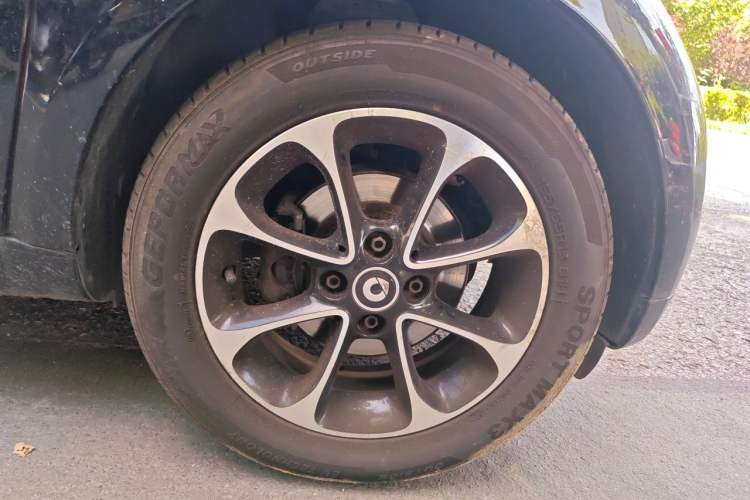 Used smart fortwo 2015 1.0L 52 kW Hardtop Passion Edition Right Front Wheel Hub